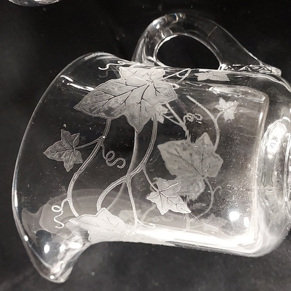 Vintage Glass Etched Leaf Vine Pattern Creamer Sugar Two Piece Set - Picture 6 of 9